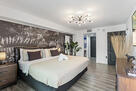 Bedroom with Queen mattress