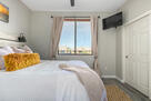 Guest room with Queen Bed