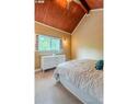 Upstairs bedroom 2