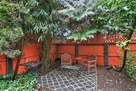 Cozy urban oasis in the garden
