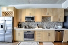 Beautifully Appointed 1 Bdm Condo 9th fl