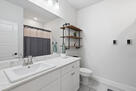 Upstairs Full Bathroom