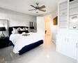 Ground floor en-suite bedroom. Queen-size bed
