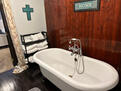 clawfoot tub