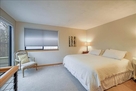 Bedrom 1w/kingsize bed