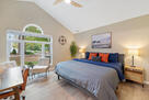 Primary suite/ chat set/ workspace/King Bed