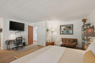 Spacious MB with desk, chair and sofa bed