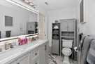 Bathroom w/ 3 sets of towels