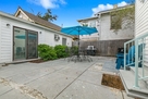 Private patio seating for 6
