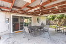 Beautifully Furnished Big Back Yard 