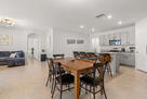 Dining room that seats 6