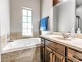 Spacious 4 Bed House W/ King Bed & Park