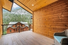 Spacious Cabin with Mountain View