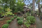 Cozy urban oasis in the garden