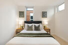 2nd double bedroom wit