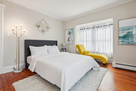 Bedroom w/Queen Bed - corporate housing in Gr