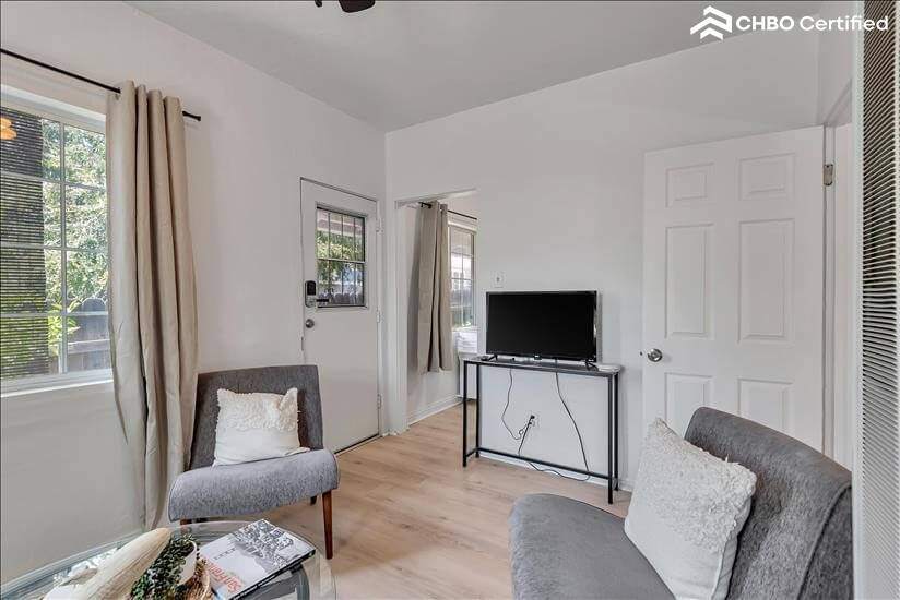 Modern Cozy house - Relaxing Backyard