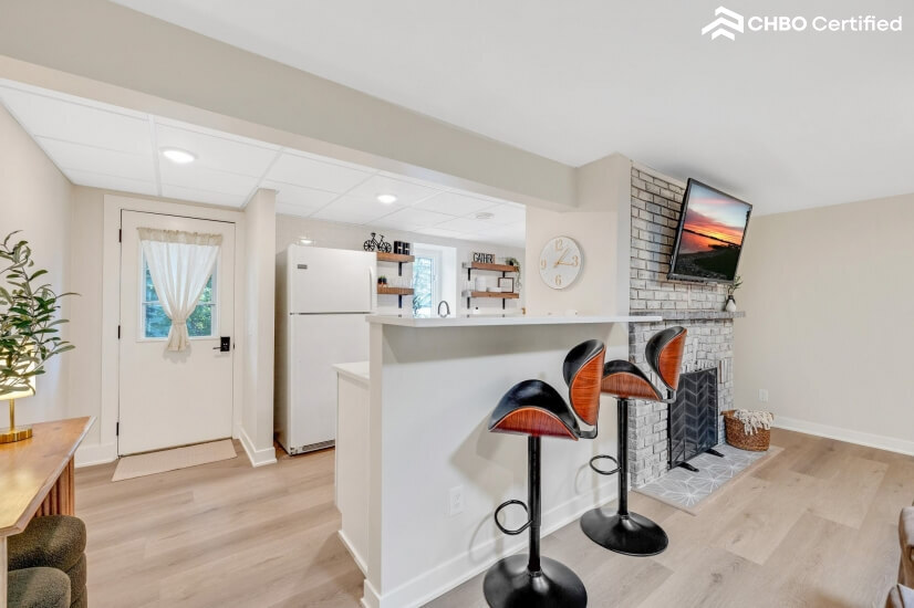 Minnetonka Furnished Garden Apartment