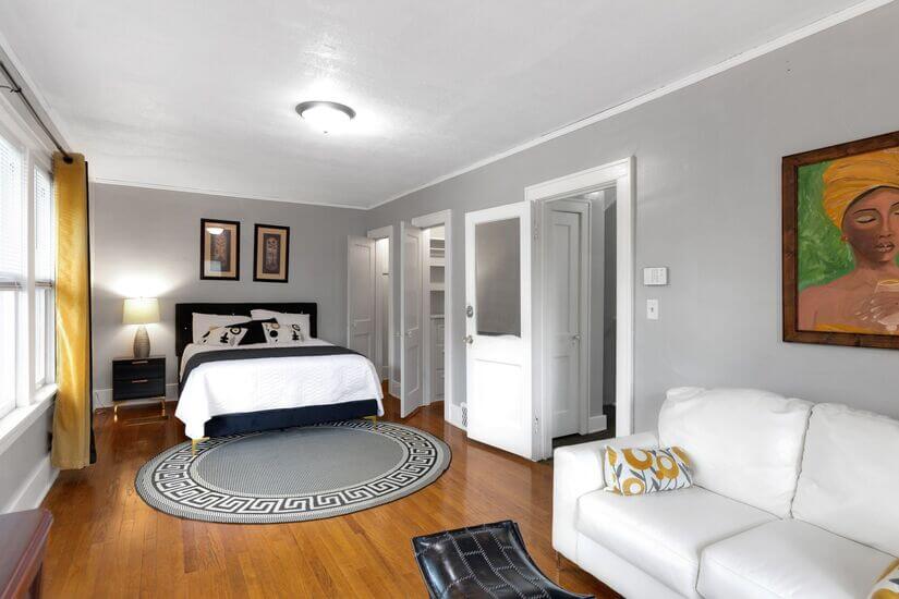 Midtown Beauty, Blackstone Neighborhood