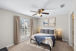 Walk to AM and Northgate King Beds Patio