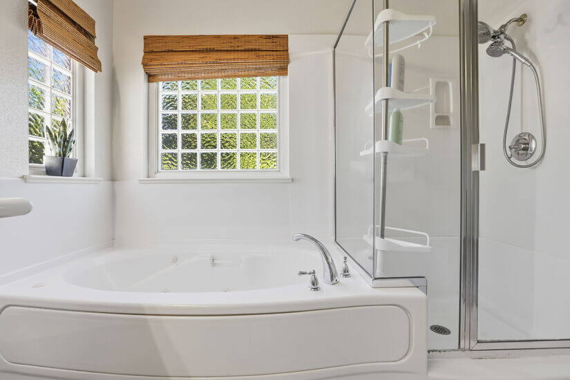 Modern Spacious 3 BD 25 BA King Office