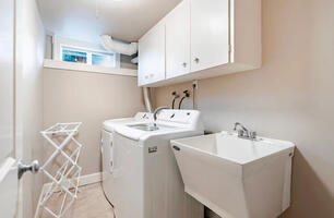 4BR West of Market Living  