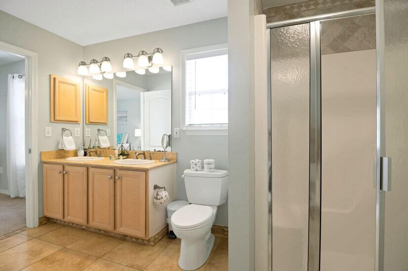 Primary ensuite bathroom with shower and tub