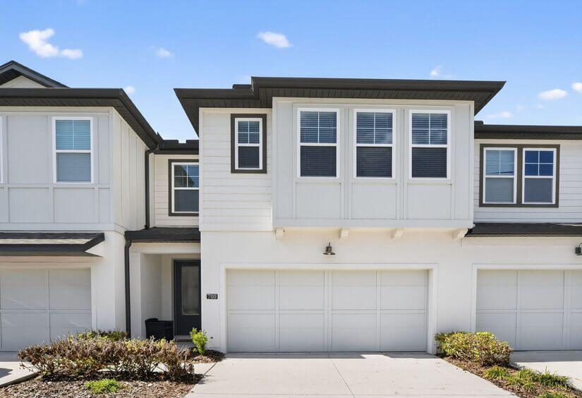 AMAZING 4BD 3 and Half Bath Townhouse