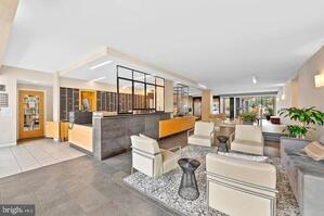 Lobby, concierge 24/7