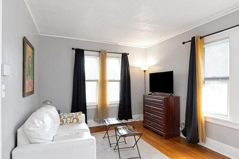 Midtown Beauty, Blackstone Neighborhood