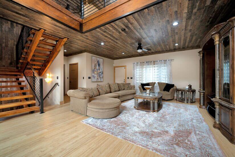 Spacious Cabin with Mountain View