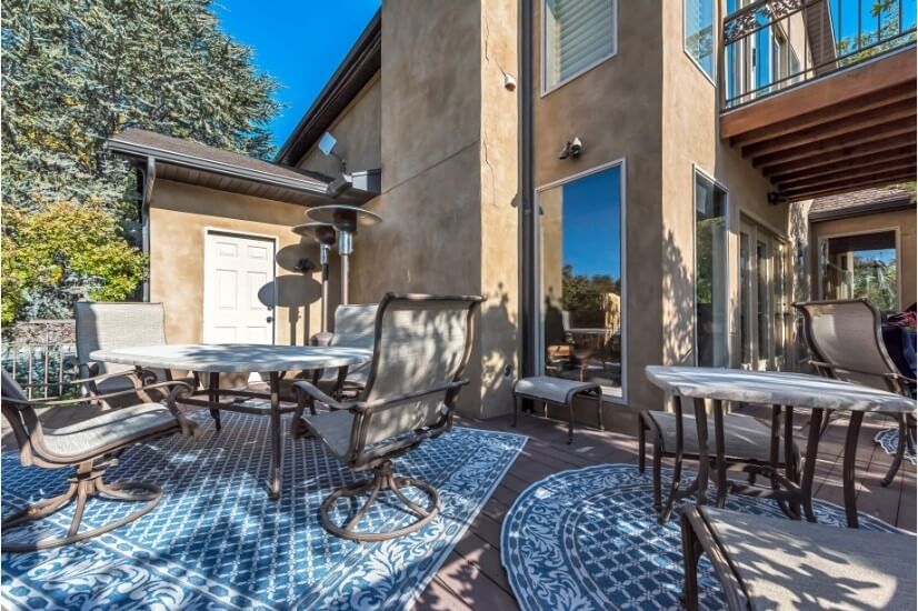 Family room deck wraps around back of home w/addt'l seating