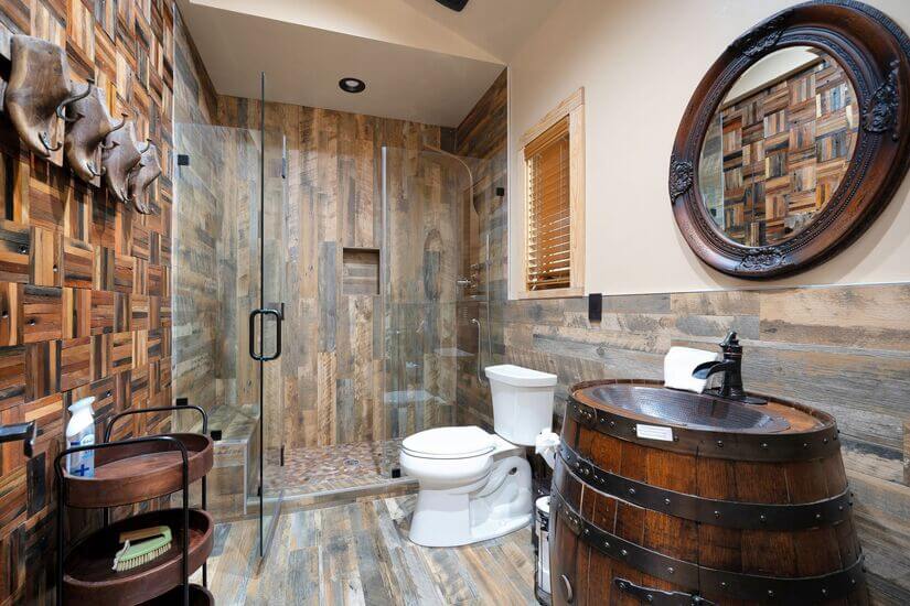 Spacious Cabin with Mountain View