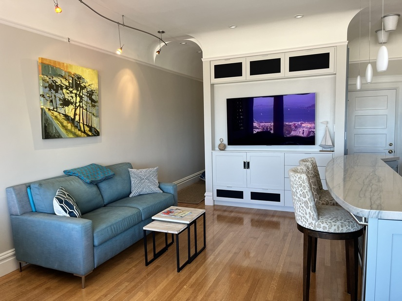 Spectacular Russian Hill Condo w Views