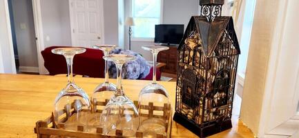 Counter for Meals and Wine glasses