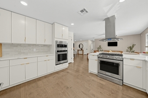 408 Meadowbrook Dr