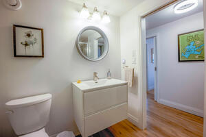 Private 1 BDRM Garden Suite with Parking