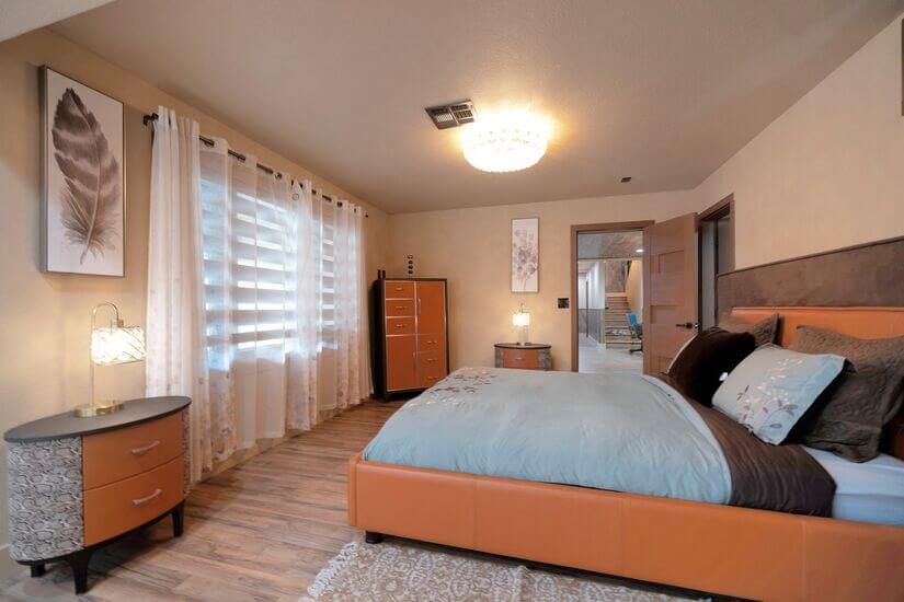 Spacious Cabin with Mountain View