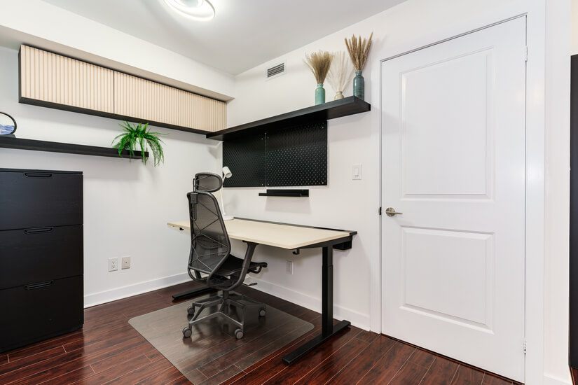 Upscale 1 Bd Condo in North York