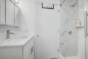 Modern 3BR 2BA Near PATH Train 