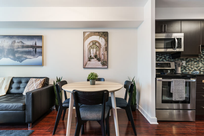 Upscale 1 Bd Condo in North York