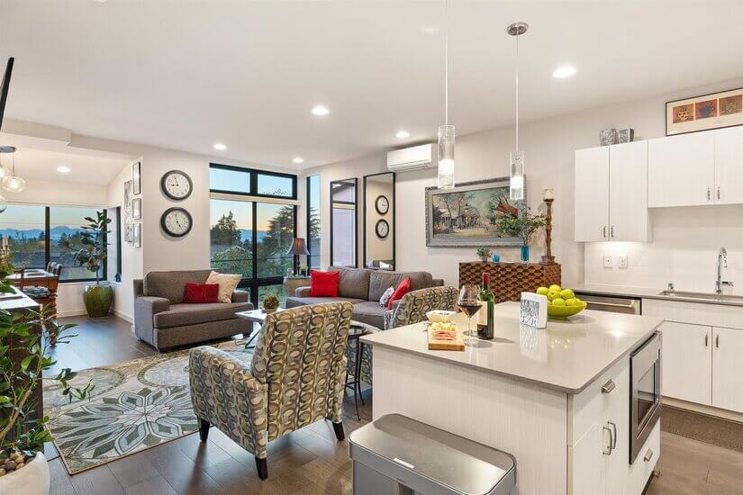Spacious Luxury View TH  Near  Downtown