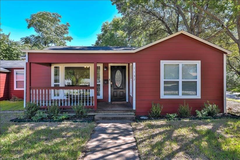 Walk to Main street-minutes from DFW airport