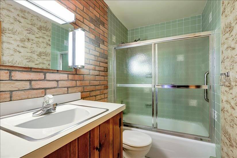 master bathroom upstairs