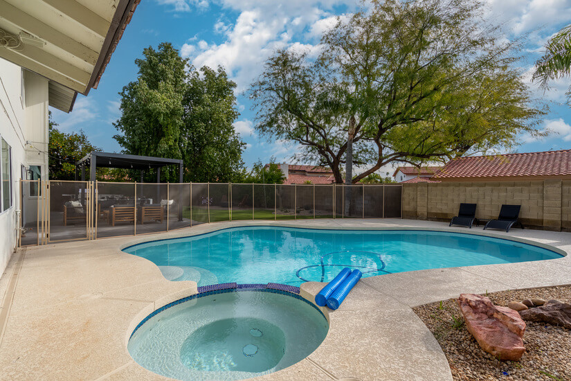 Fully furnished home with Pool and Spa 