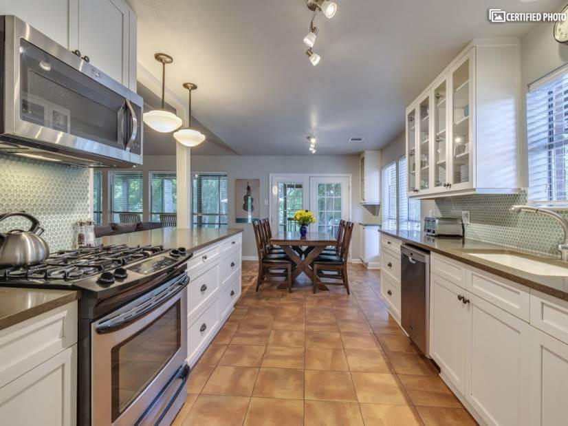 Close to Austin / Pastoral-Quiet-Secure