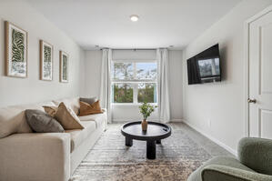 Flexroom with queen sleeper sofa