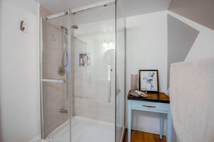 Private 1 BDRM Garden Suite with Parking