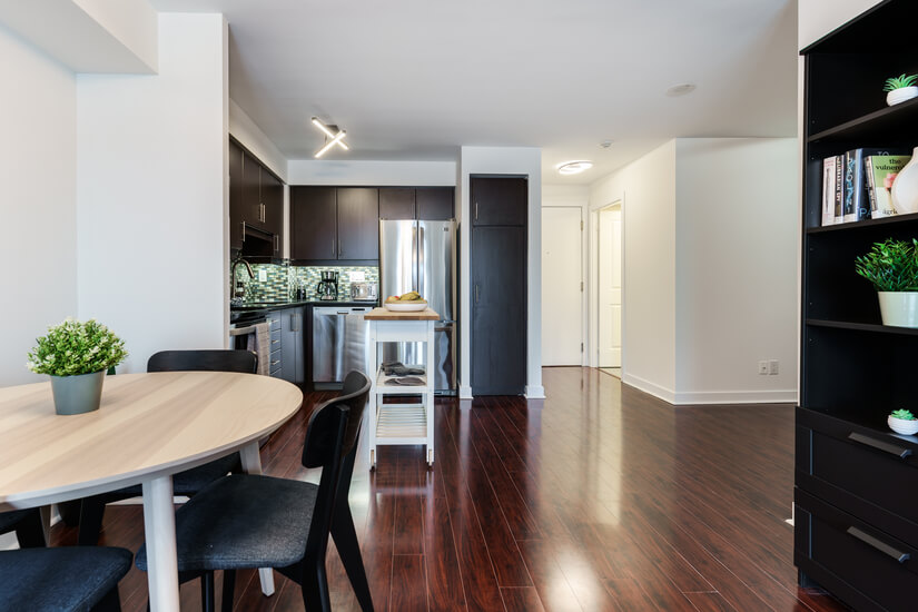 Upscale 1 Bd Condo in North York