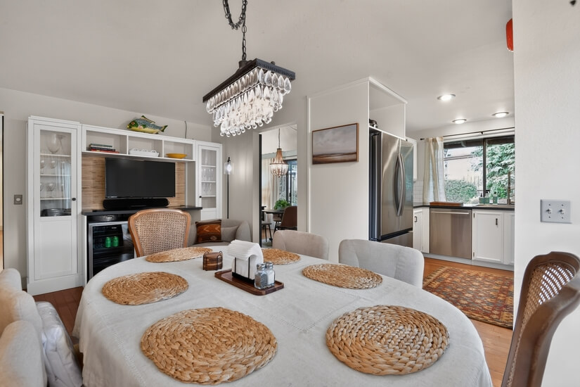 Charming Totem Estates Retreat Tech Wine